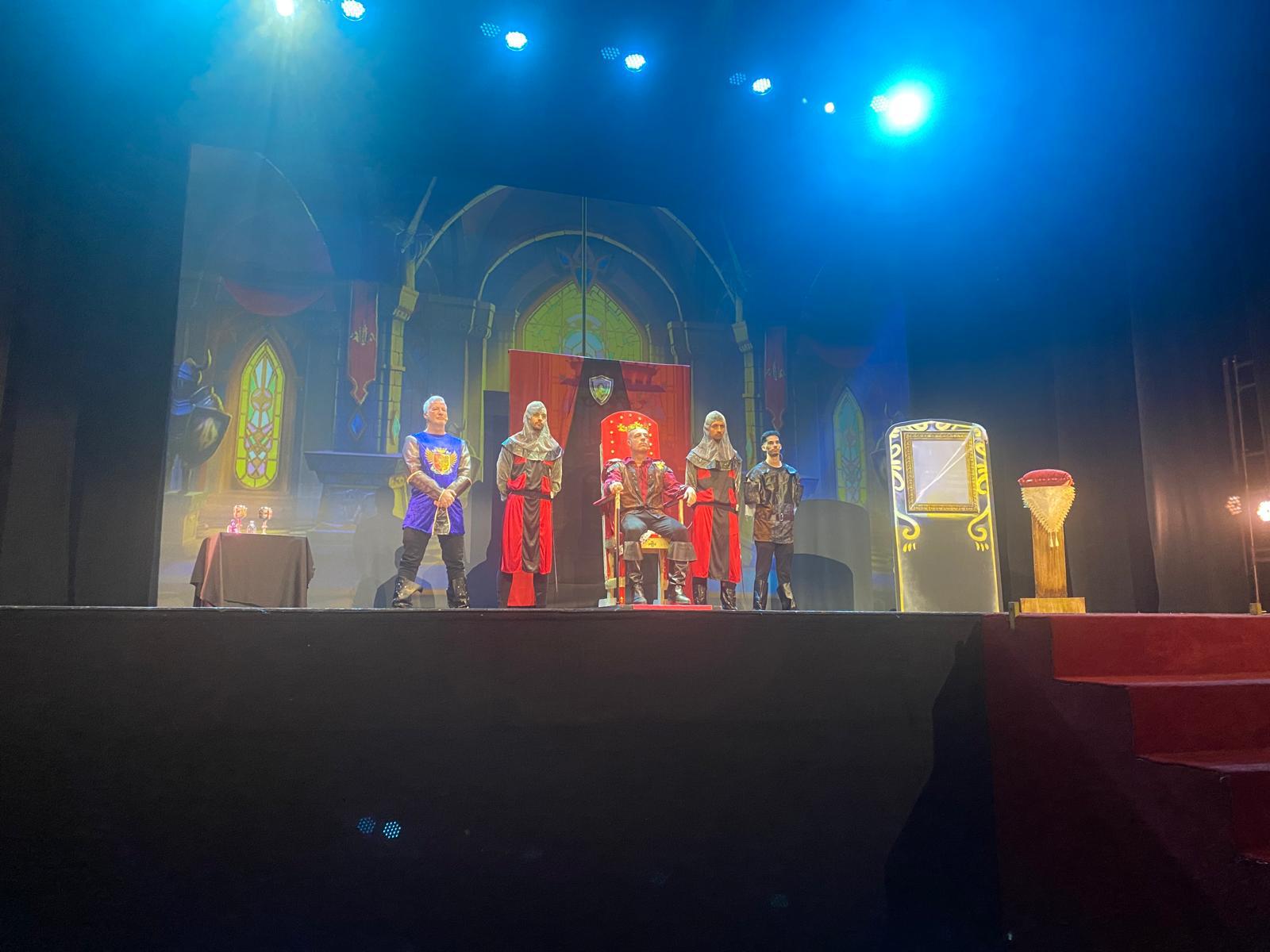 Foto personajes de la obra de teatro La Capa del Rey